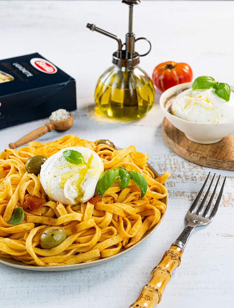 Photographie culinaire linguinettes et burrata