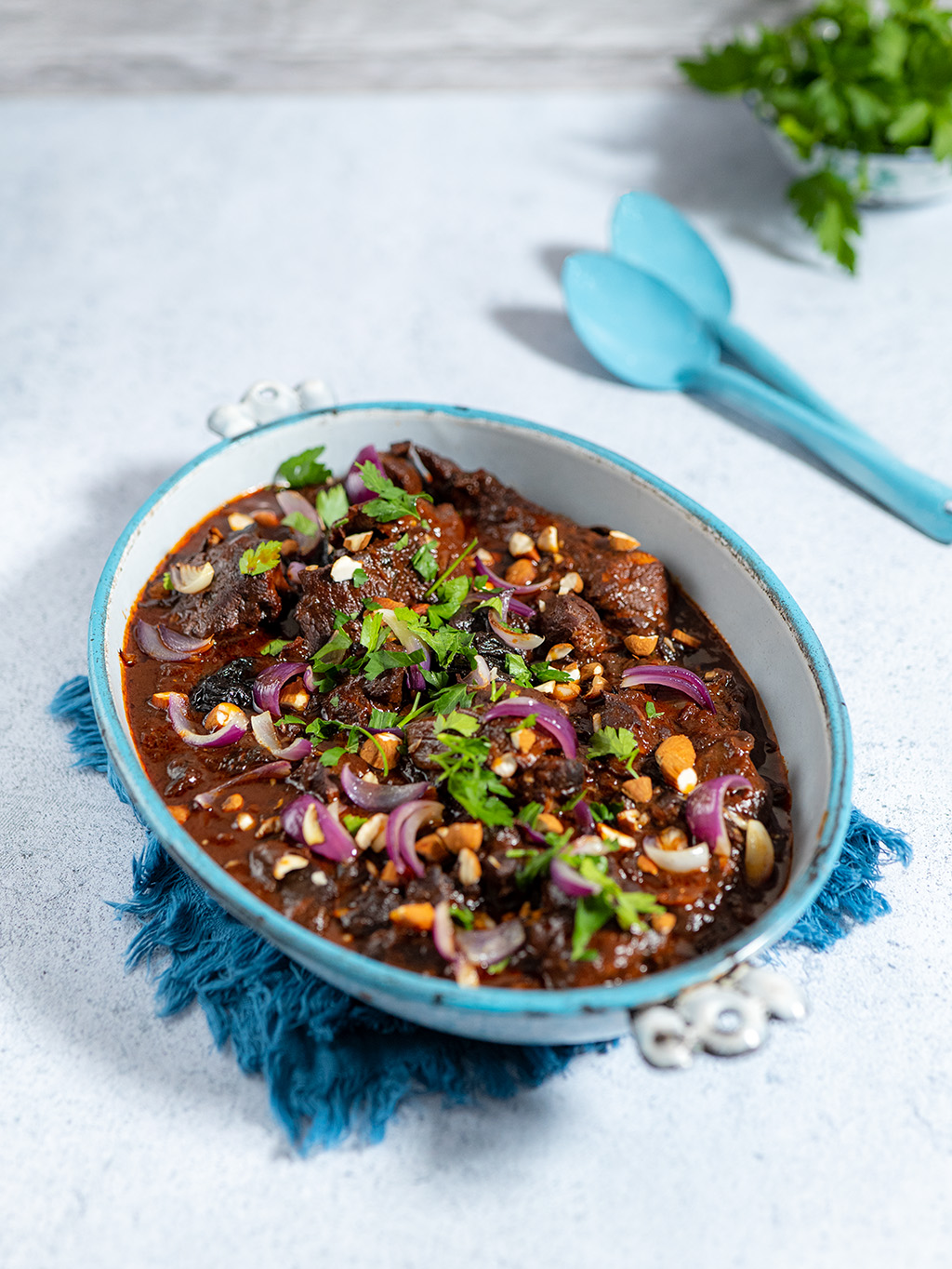 Stifado de veau aux pruneaux et aux amandes